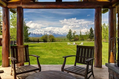 Abode at 7 Cabins, perfect for large groups