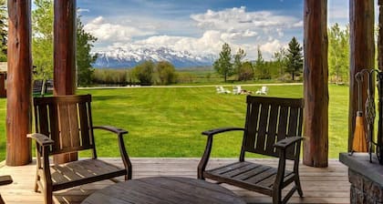 Abode at 7 Cabins, perfect for large groups