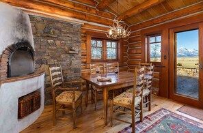 Dining - Abode at 7 Cabins, perfect for large groups (Jackson)