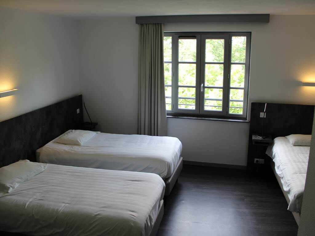 1 bedroom, premium bedding, memory-foam beds, desk