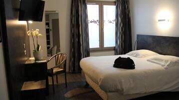 Hochwertige Bettwaren, Betten mit Memory-Foam-Matratzen, Schreibtisch