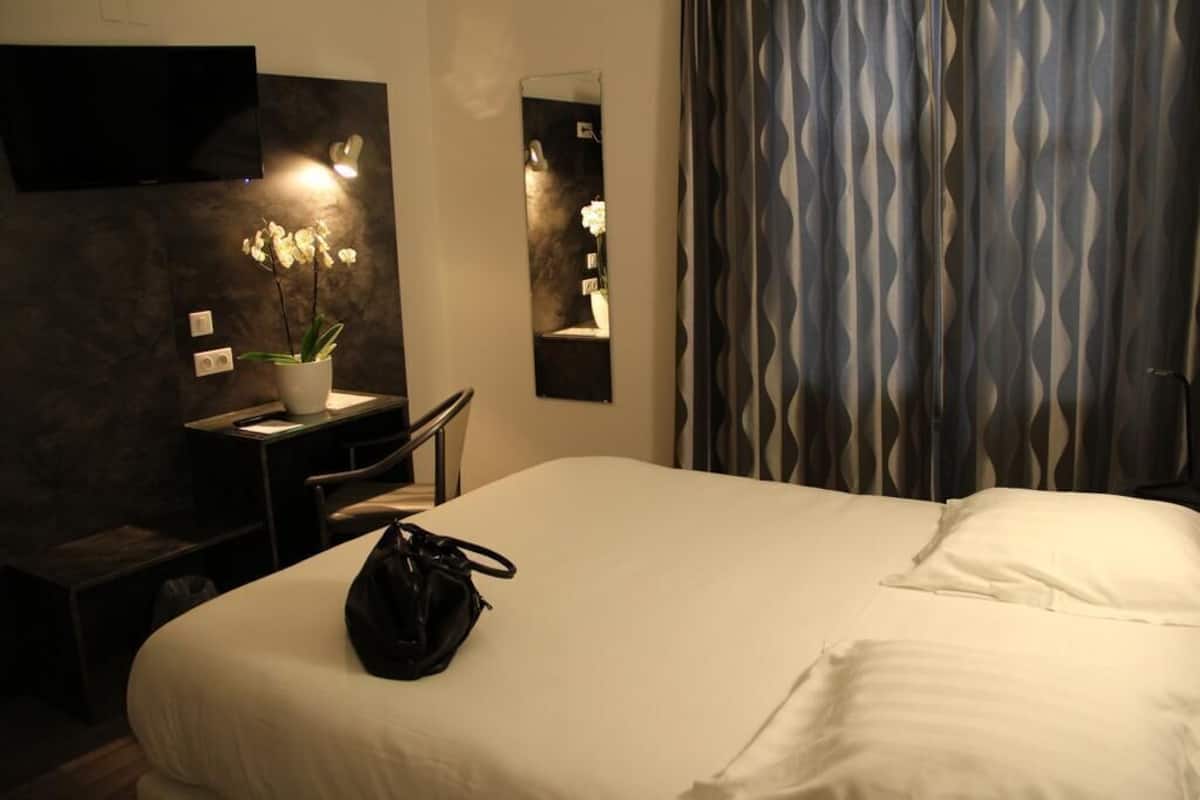 Sengetøy av topp kvalitet, memory foam-senger, skrivebord og lydisolert