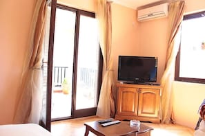 Leilighet, 2 soverom | Oppholdsområde | Flatskjerm-TV