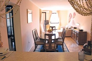 Apartment, 2 Bedrooms | Interior detail