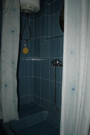Studio | Badezimmer | Dusche, Haartrockner, Handtücher, Seife