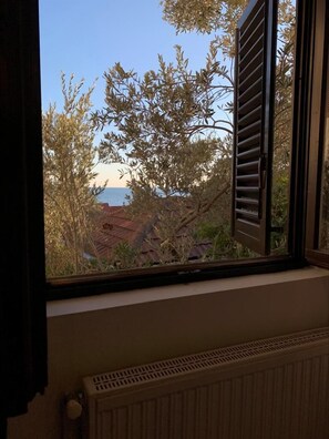 Classic Apartment, 2 Bedrooms | 2 bedrooms, blackout curtains, iron/ironing board, free WiFi - Apartments Petrovac (Petrovac)