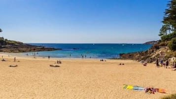 Una spiaggia nelle vicinanze