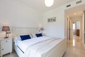 3 chambres, fer et planche à repasser, accès au Wi-Fi (inclus)