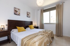 3 bedrooms, iron/ironing board, free WiFi, bed sheets