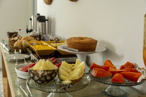 Free daily cooked-to-order breakfast 