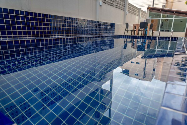 3 outdoor pools, pool umbrellas, pool loungers