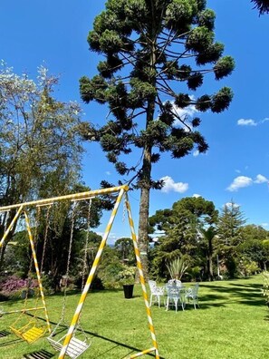 Children’s play area – outdoor - Pousada Dom Alfredo José (Campos do Jordão)