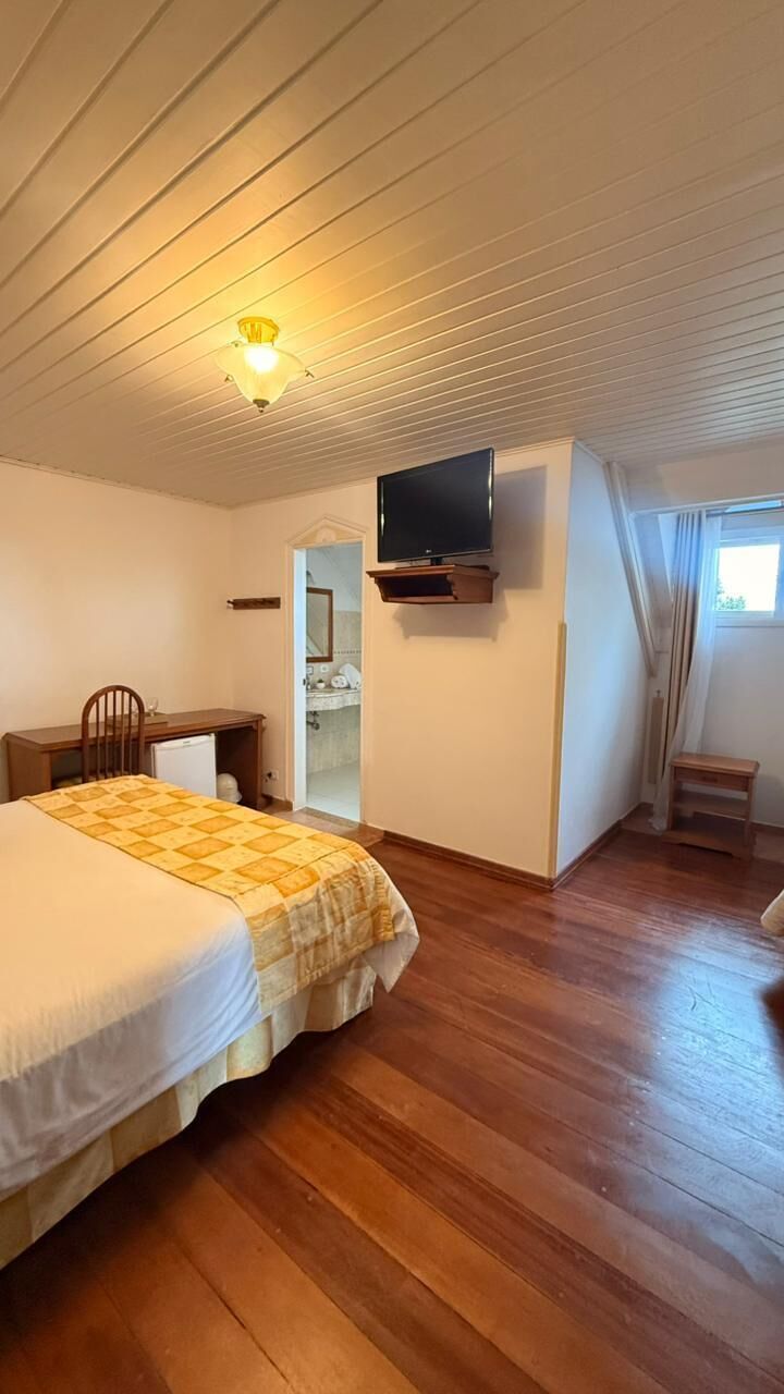 Een minibar, gratis wifi, beddengoed