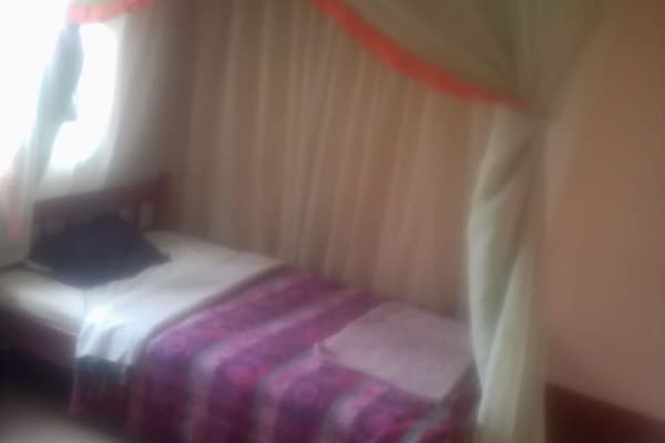 Single Room | Desk, laptop workspace, WiFi (free), bed sheets