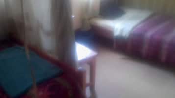 Single Room | Desk, laptop workspace, free WiFi, bed sheets