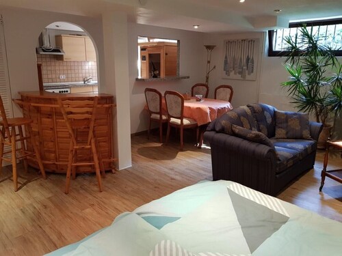 4-Star Apartment with Garden in Alt-Mariendorf (On-site Parking)