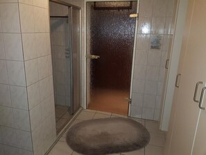 Spa - 4 star basement apartment Alt-Mariendorf (parking lot on the property) (Bezirk Tempelhof-Schöneberg)