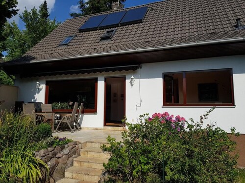 4 star basement apartment Alt-Mariendorf (parking lot on the property)
