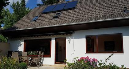 4 star basement apartment Alt-Mariendorf (parking lot on the property)