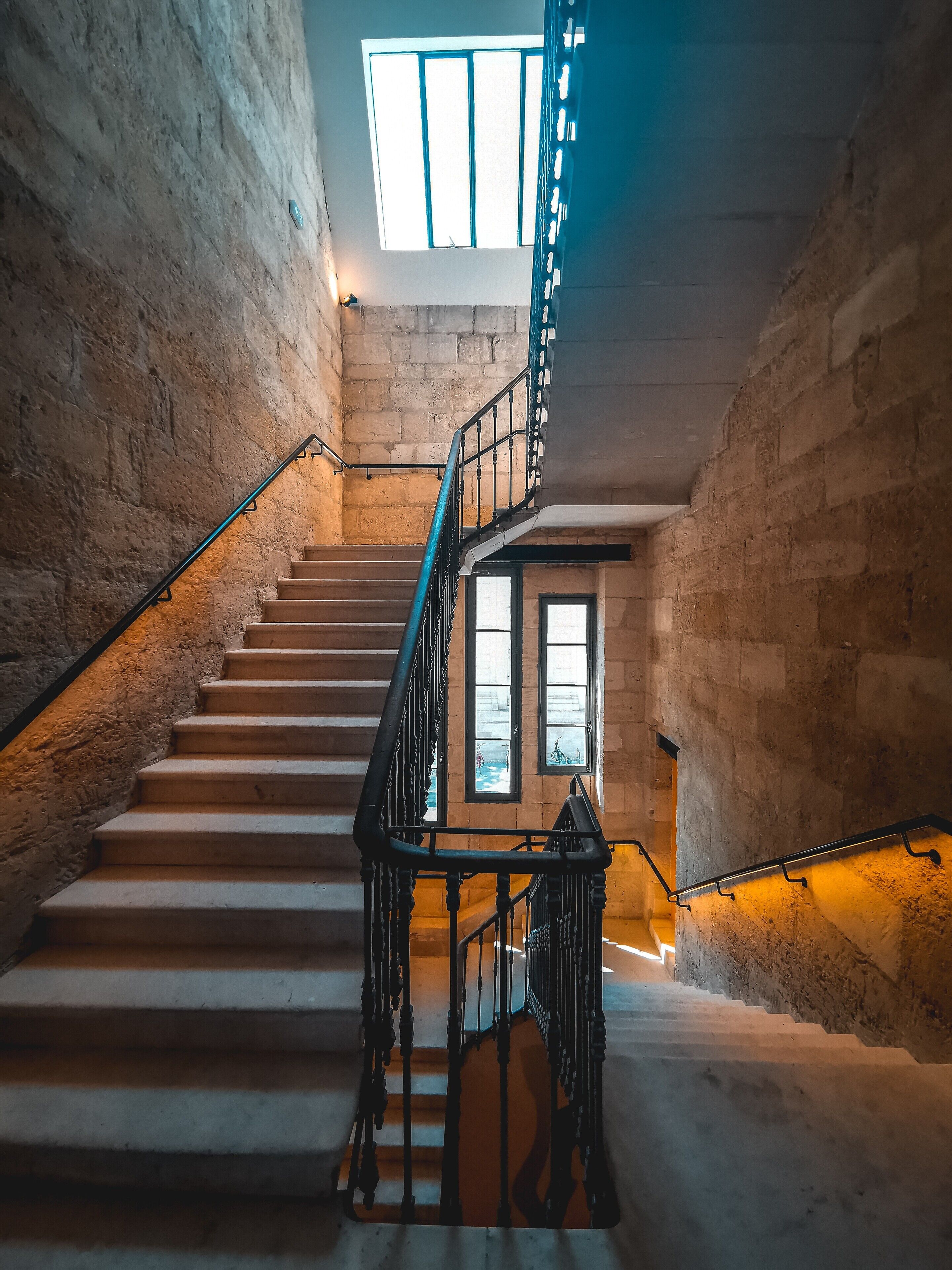 80-cm flat-screen tv with satellite channels, tv