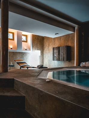 Espace de soins pour les couples, sauna, bain à remous, hammam