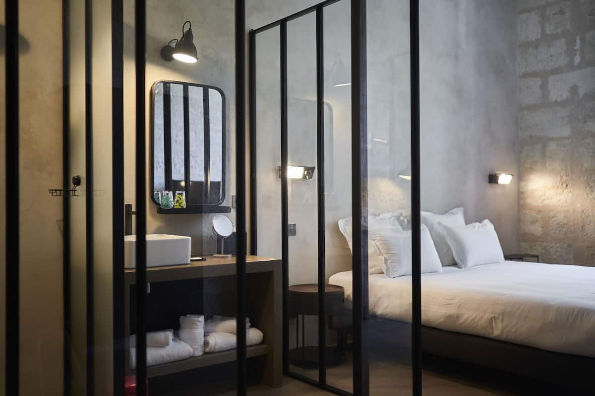 classic double room | 1 bedroom, in-room safe, individually decorated, individually furnished