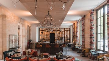 Cocktail bar