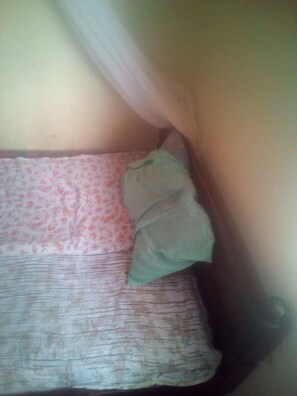 Single Room | Desk, blackout drapes, bed sheets - Sokoni Guest House (Nairobi)