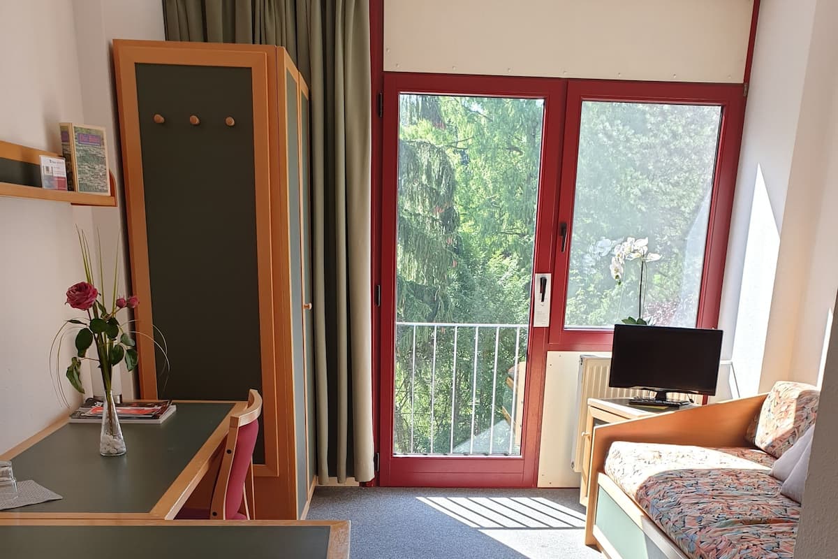 Cunas gratuitas, camas extra, wifi gratis y ropa de cama