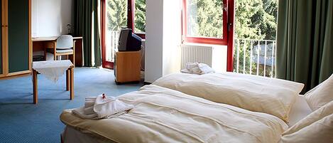 Twin Room | Free cots/infant beds, rollaway beds, free WiFi, bed sheets
