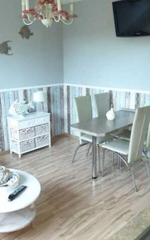 Apartment, 2 Schlafzimmer (Duplex) | Essbereich im Zimmer