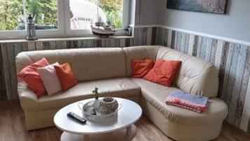 Departamento, 2 habitaciones (Duplex) | Sala de estar | Televisión de pantalla plana