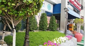 Exterior detail - New Penninsula Hotel (Dubai)