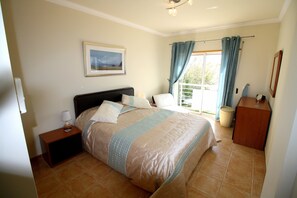 2 bedrooms, in-room safe, iron/ironing board, free WiFi