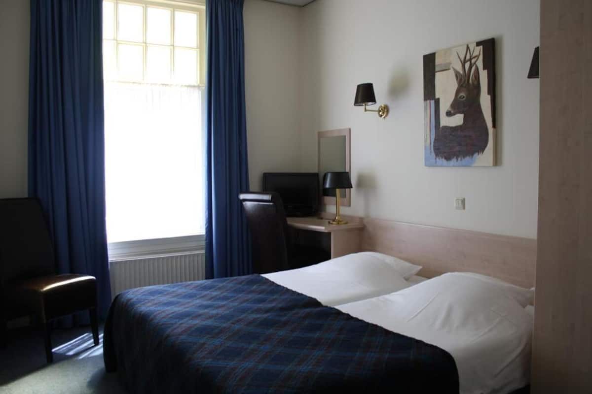Standard Twin Room | In-room safe, desk, blackout drapes, cribs (surcharge)