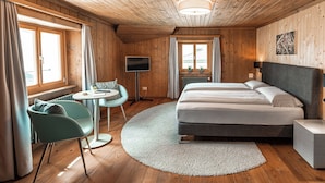 Suite, 1 Bedroom | Hypo-allergenic bedding, cots/infant beds, free WiFi, bed sheets - Cà del Borgo, Rooms & Suites (Poschiavo)