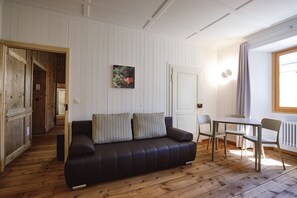 スイート 1 ベッドルーム | リビング エリア | 薄型テレビ