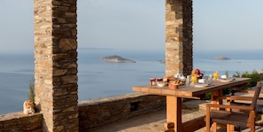 Outdoor dining - Andros Tessera - Senior Villa (Kipri)