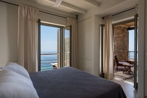 3 bedrooms, iron/ironing board, WiFi, bed sheets - Andros Tessera - Senior Villa (Kipri)