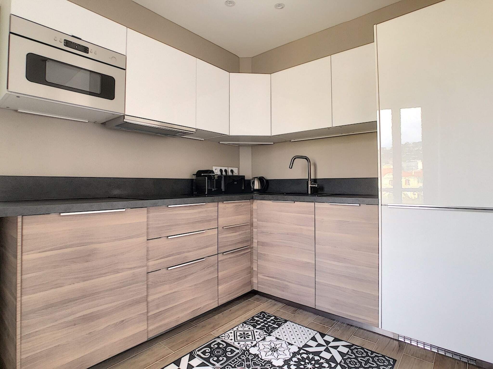 Fridge, microwave, oven, coffee/tea maker
