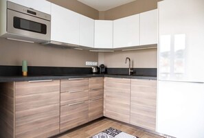 Fridge, microwave, oven, coffee/tea maker