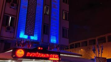 المنشأة من الخارج