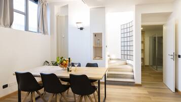 Căn hộ, 1 phòng ngủ (Flat 1) | Khu phòng khách | Smart TV