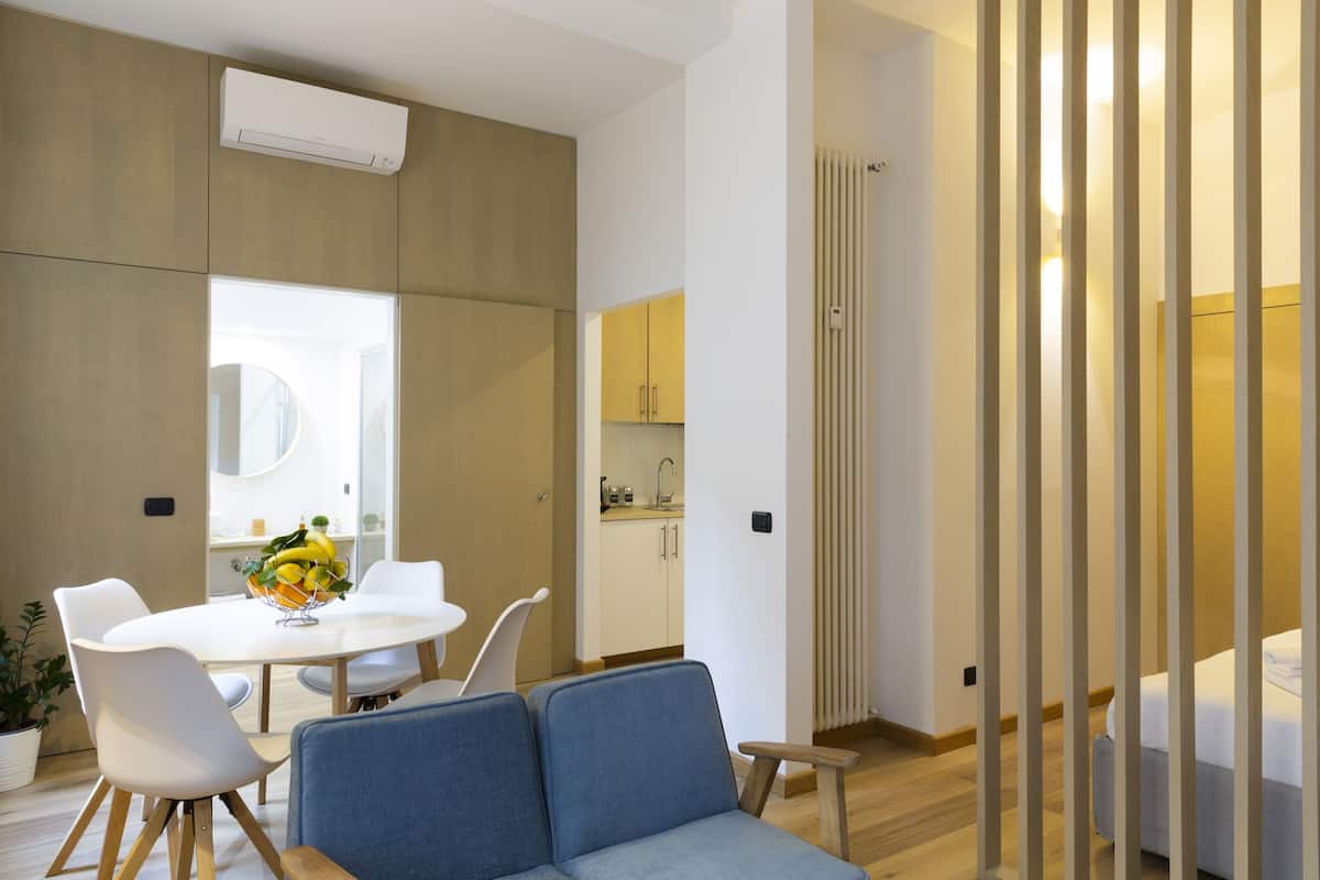 Studio (Flat 3) | Woonruimte | Een smart-tv