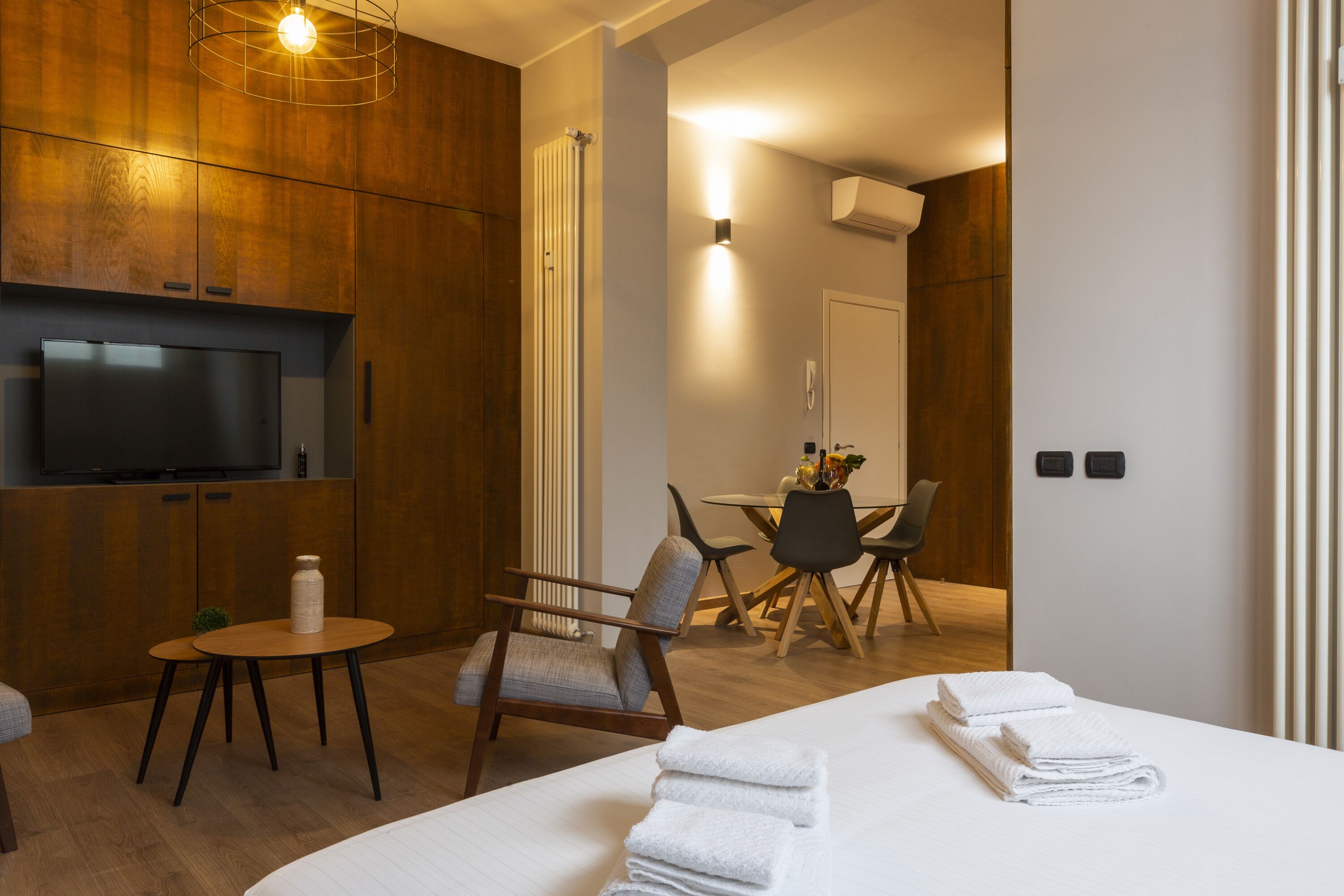 Studio (Flat 2) | Dundyner, blendingsgardiner, strykejern/-brett og wi-fi (inkludert)