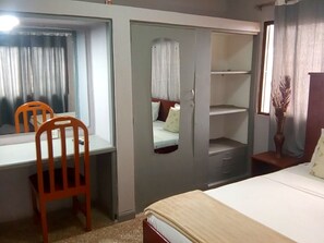 Executive Double or Twin Room | Desk, laptop workspace, free WiFi - Teley Lodge (Accra)