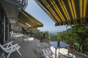 Outdoor dining - Jasmine with en-suite bathroom - hiking Amalfi coast - Path of Gods (Agerola)
