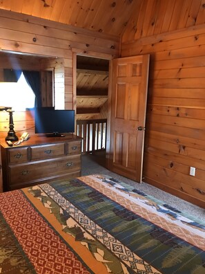 2 bedrooms, iron/ironing board, travel cot, free WiFi