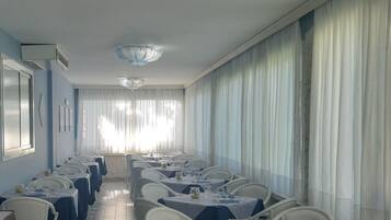 Bao gồm bữa sáng buffet hàng ngày