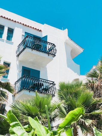 Exterior. Hotel Baia Degli Dei
